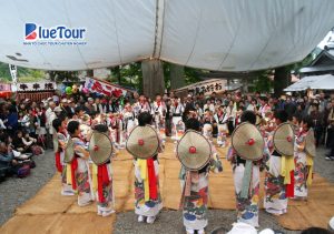 Làng Cổ Shirakawa-go Mùa Thu: Ngôi Làng Di Sản Đầy Mê Hoặc Mùa Thay Lá