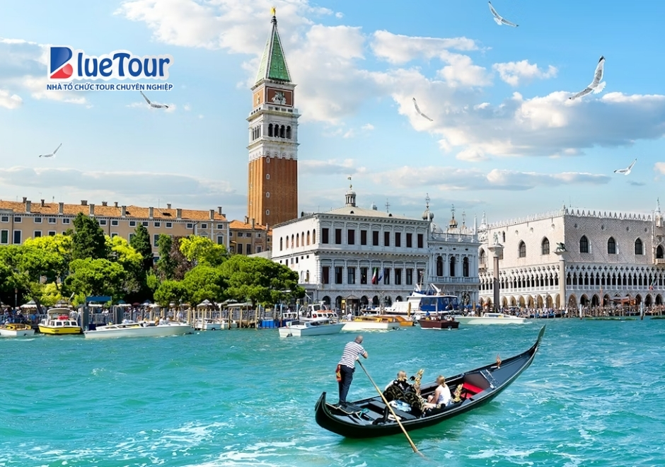 Chu Du Thành Phố Kênh Đào Khi Ngồi Thuyền Gondola Ở Venice