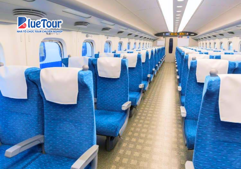 Đi Tàu Cao Tốc Shinkansen Ngày Thu: Hành Trình Xuyên Qua Sắc Lá Đỏ Nhật Bản