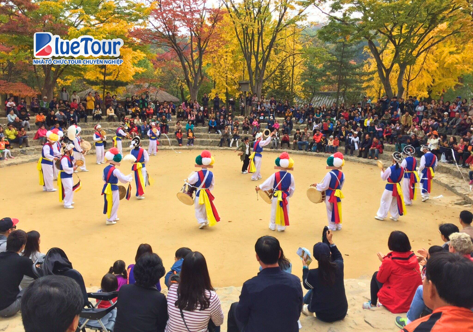 Korean Folk Village Trong Sắc Thu: Khám Phá Văn Hóa Hàn Quốc Giữa Mùa Lá Vàng