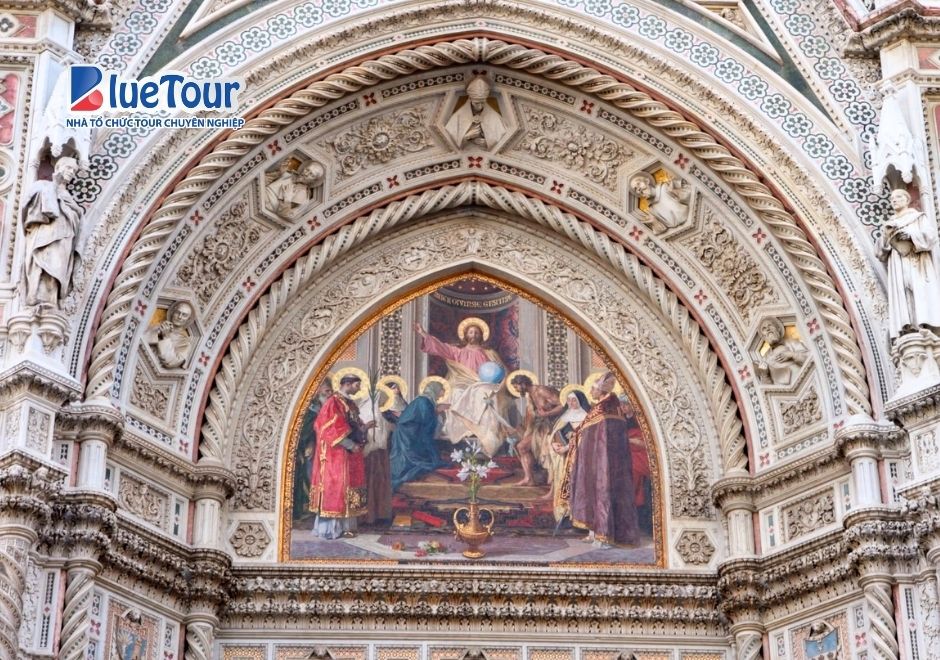 Quảng Trường Duomo: Dấu Ấn Thời Gian Từ Trái Tim Bằng Đá Cẩm Thạch Của Milan