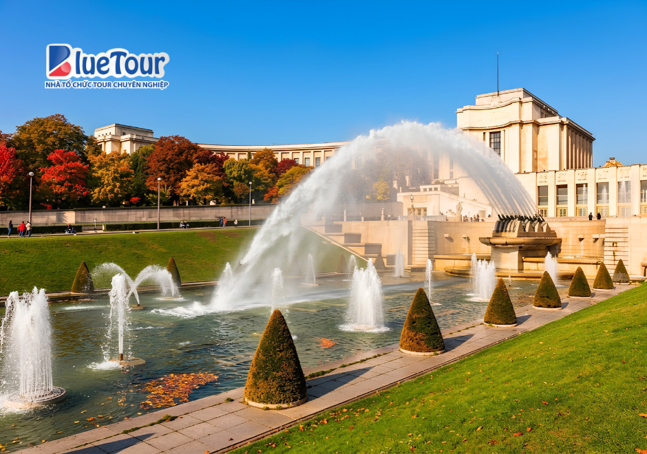 Quảng Trường Trocadéro Mùa Thu: Góc Nhìn "Triệu Đô" Ôm Trọn Biểu Tượng Tháp Eiffel