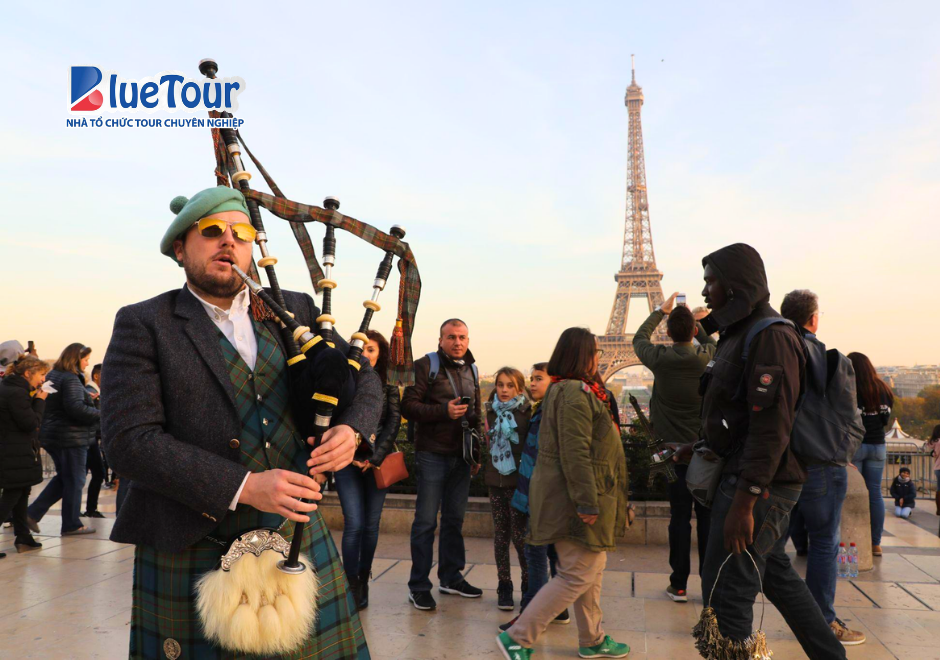 Quảng Trường Trocadéro Mùa Thu: Góc Nhìn "Triệu Đô" Ôm Trọn Biểu Tượng Tháp Eiffel